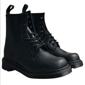 SOLD Dr. Martens Mono 1460 Pascal Boots